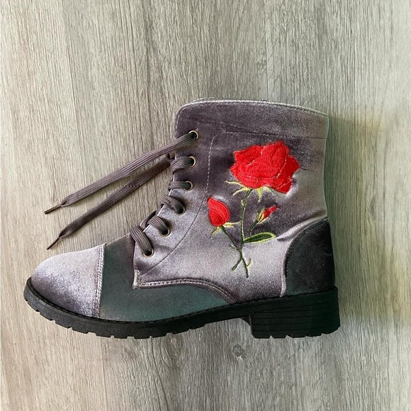 Rose Boots - Picture 4 of 5